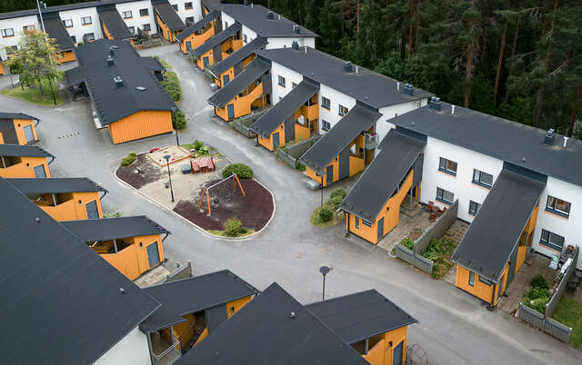 Neulamaki Communal courtyard with communal spaces in the middle
