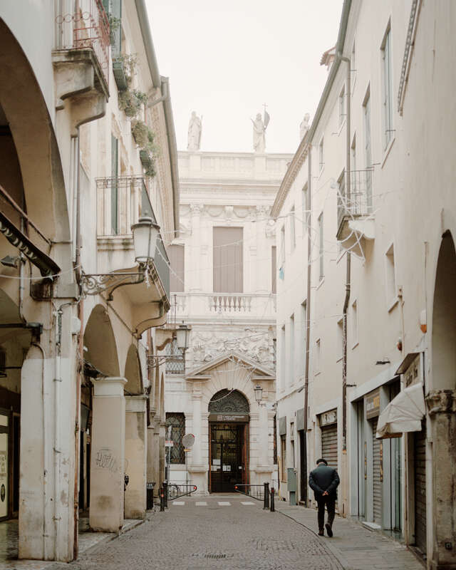 001feature Simone Bossi