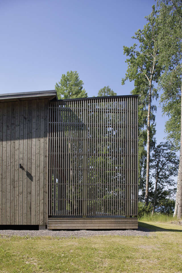 Detail photo of wooden lattices forming a wall