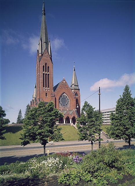 Eastern façade seen from the Mannerheiminpuisto park on the opposite side of the road