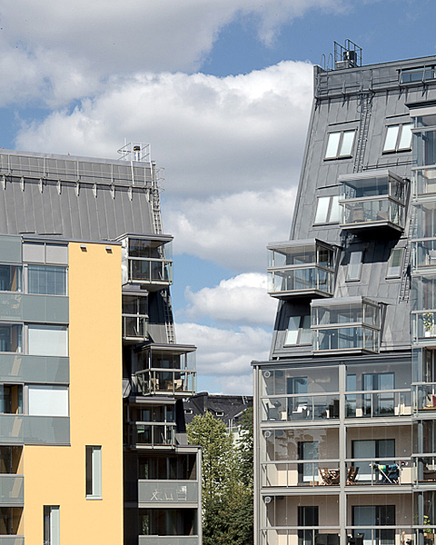 Close ou shot elf the balconies.