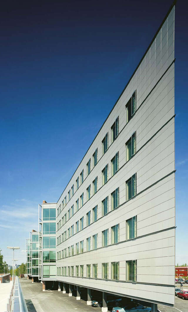 The pointed end forms a tensile pair with the corresponding end of Innopoli 1 building.