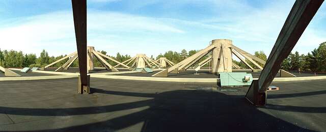 Concrete braces on the roof