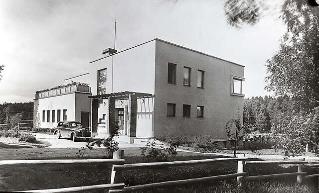 Black and white picture of Villa Koskikara