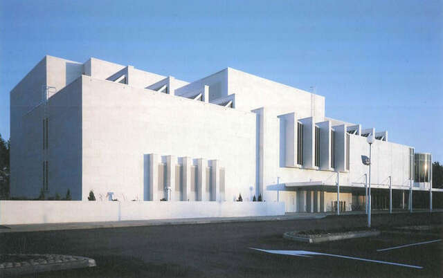 Main entrance from the northwest