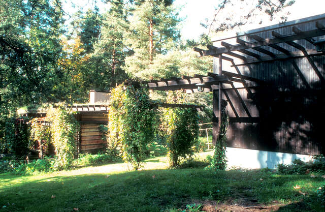 Sauna separate from the villa in verdant courtyard