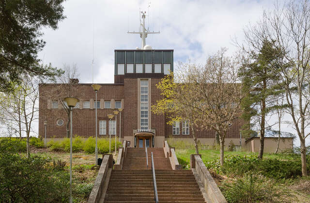 Monumental main entrance with stairs, typical theme for Sonck's public buildings