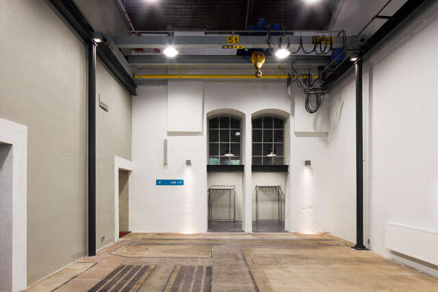Interior with white and grey painted walls and traces from the locomotive factory on the floor and ceiling