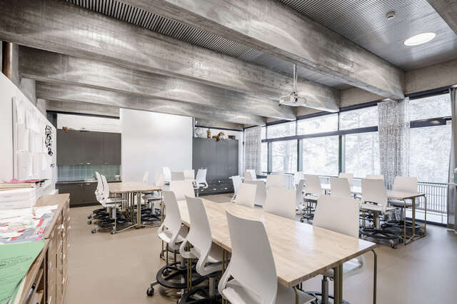 Classroom with white spinning chairs.