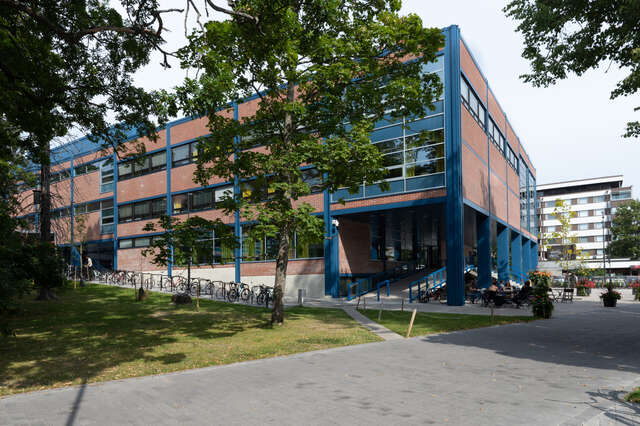 Kirjasto Riikka Mäkipelkola3 scaled