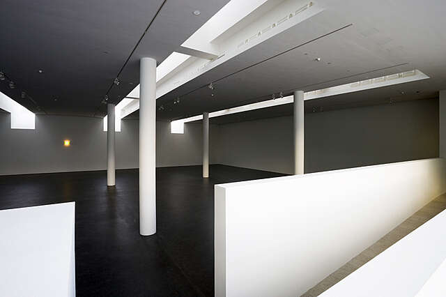 Empty space with support columns.