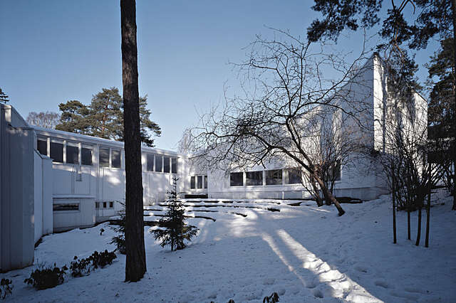 Inner yard shaped like an aphitheatre on a snowy day.