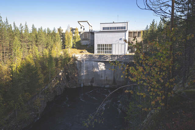 A picture of a metal coloured hydropower plant.