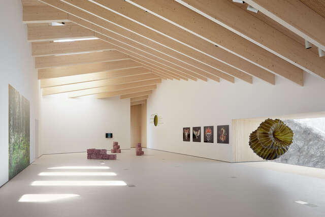 White exhibition room with wooden beams in a sloping ceiling