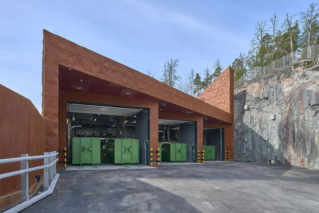 Entrance to the containers.