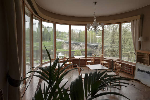 A round bay with evenly distributed, wooden-framed windows.