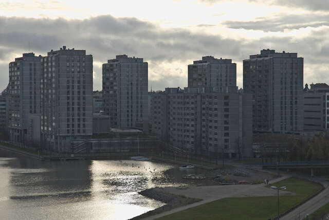 High- and low-rise residential buildings bordered by seafront promenade and the sea