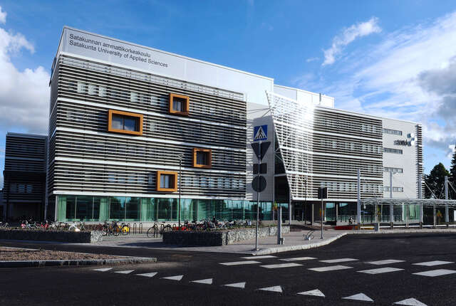 Facade with white horizontal metal bars