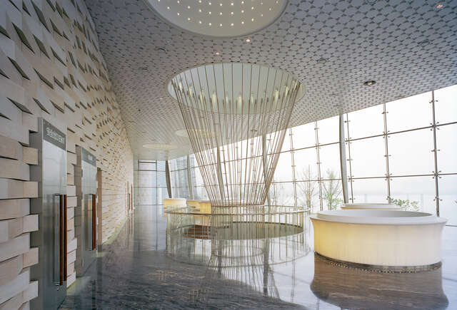 Light-coloured hall view through the large-scaled windows