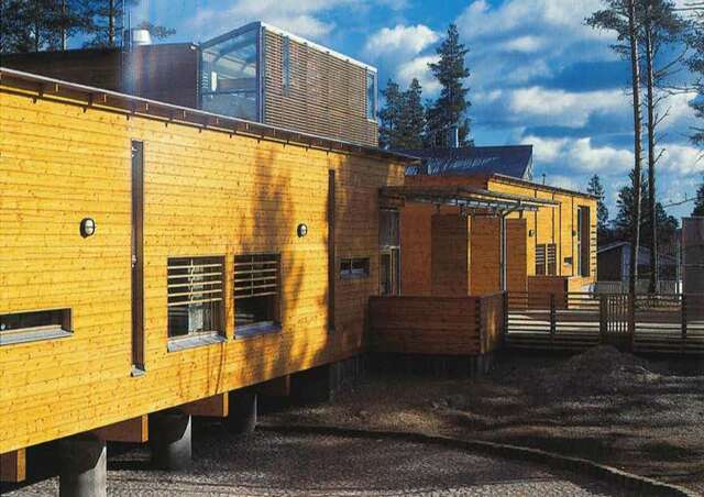 View to the main entrance of the daycare centre.