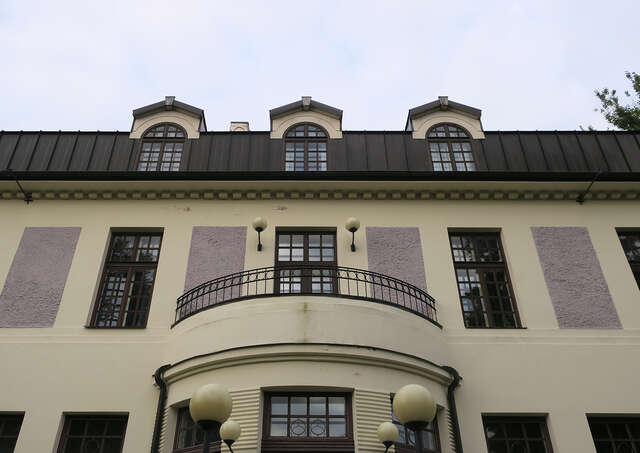 Semi circle balcony above the entrance.