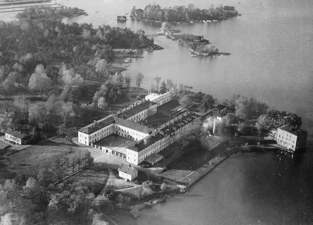 Aerial image of the H shaped Lapinlahti hospital situated in the coast and its neighboring small islands.
