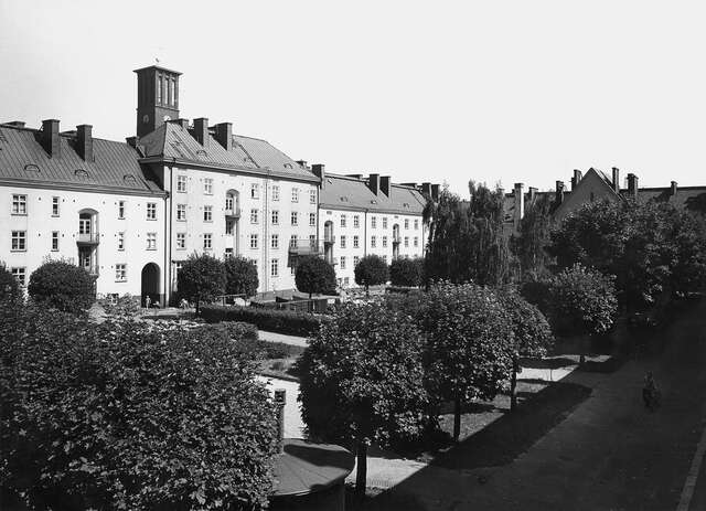 Courtyard with trees of a worker's housing from the 1920s