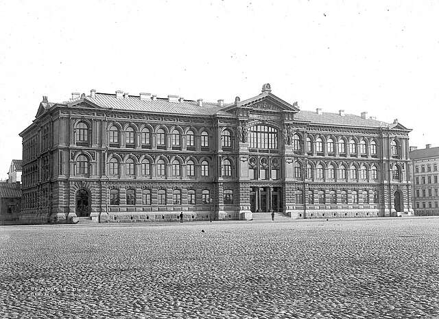 Black and white photo of Ateneum.