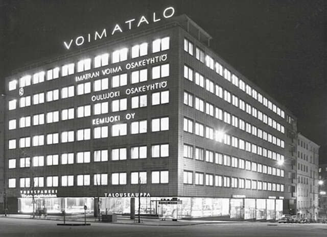 Street elevation in the nighttime