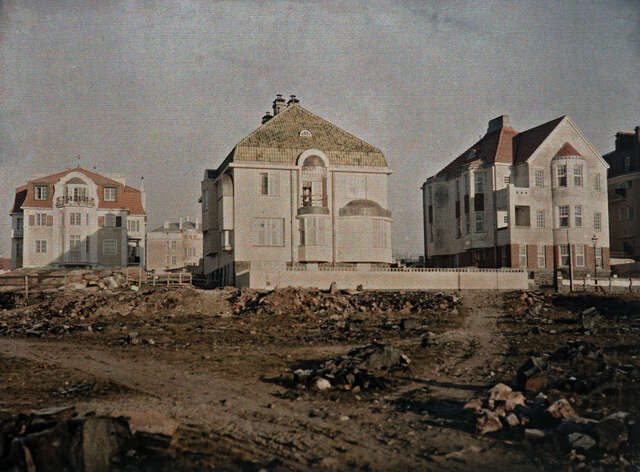Three villas behind a construction site.