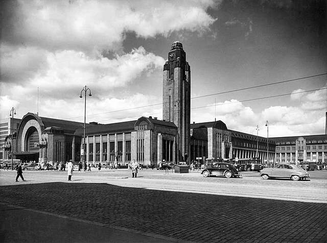 Railway station's main façade in the left, tower in the middle and connecting halls on the right