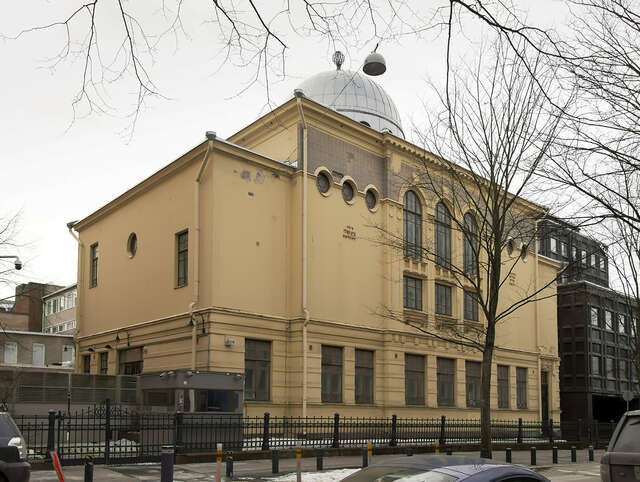 Streetview and a synagogue