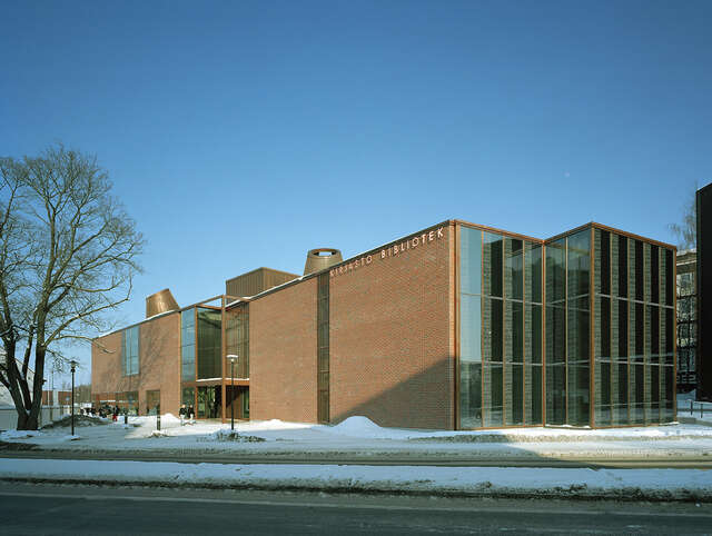 Lohjan pääkirjasto photo Jussi Tiainen 26 muokattu