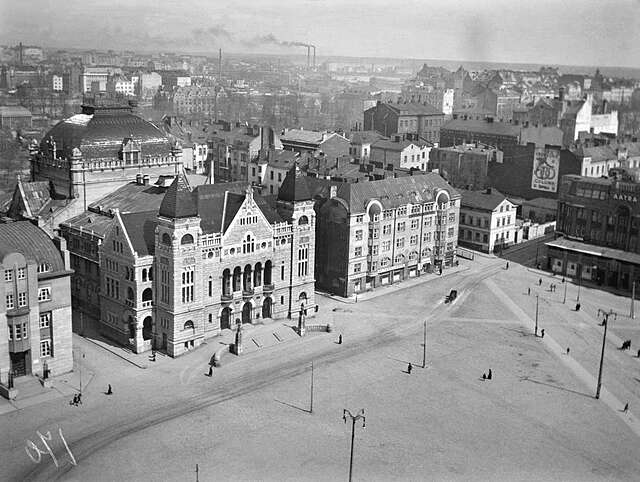 Birds eye view of the national theatre and the square in front of it.