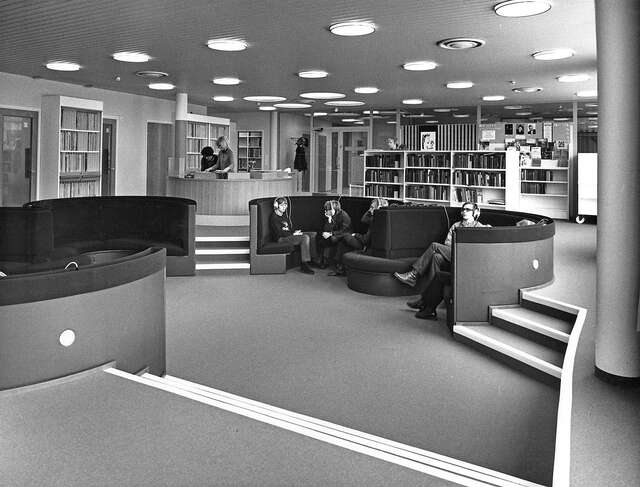 Sitting area with semicircular couches.