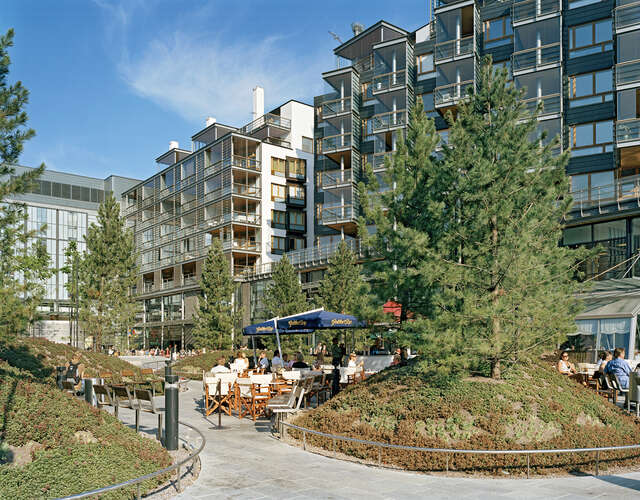 Restaurant in between planted areas.