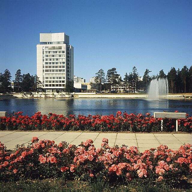 Office tower and its surroundings