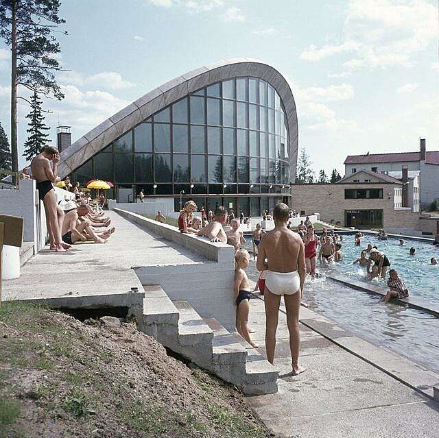 Outdoor swimming pool and a swimming hall