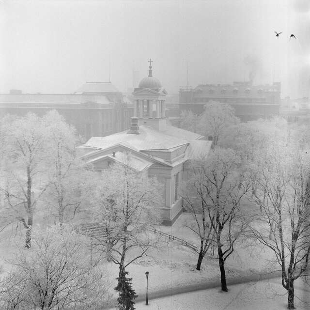 Old black and white photo of the Old Church on a snowy day.