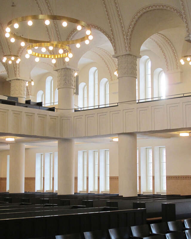 Railing and arch derail