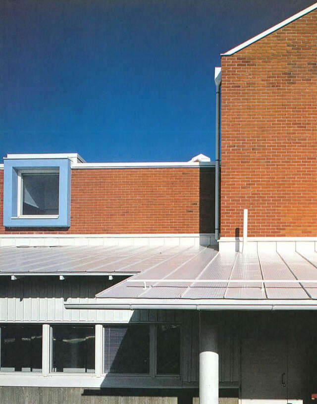 Detail of the façade of Pitkäkangas School