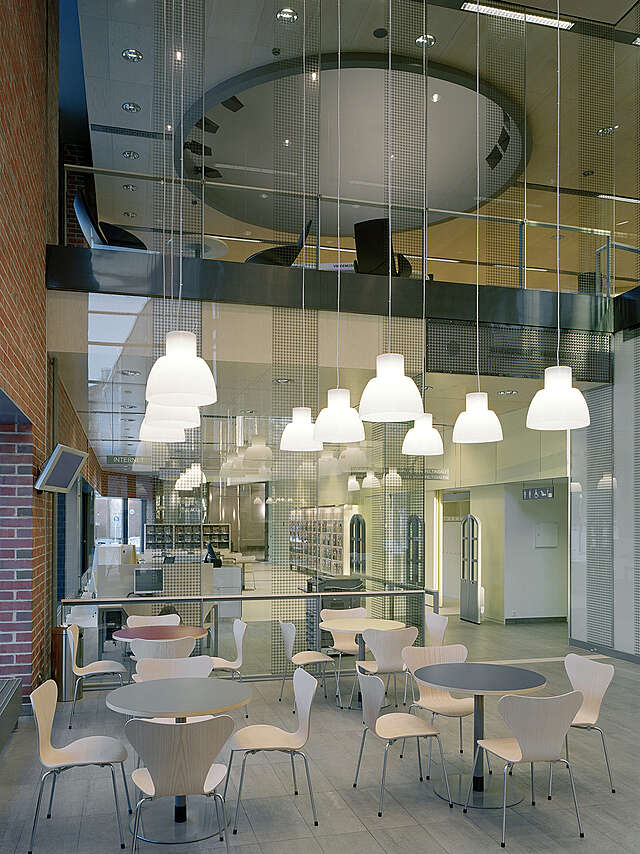 Lohjan pääkirjasto photo Jussi Tiainen 04 muokattu