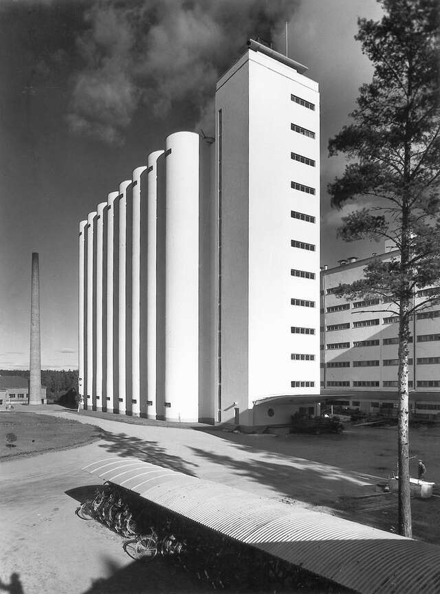 Functionalist mill and its surroundings.