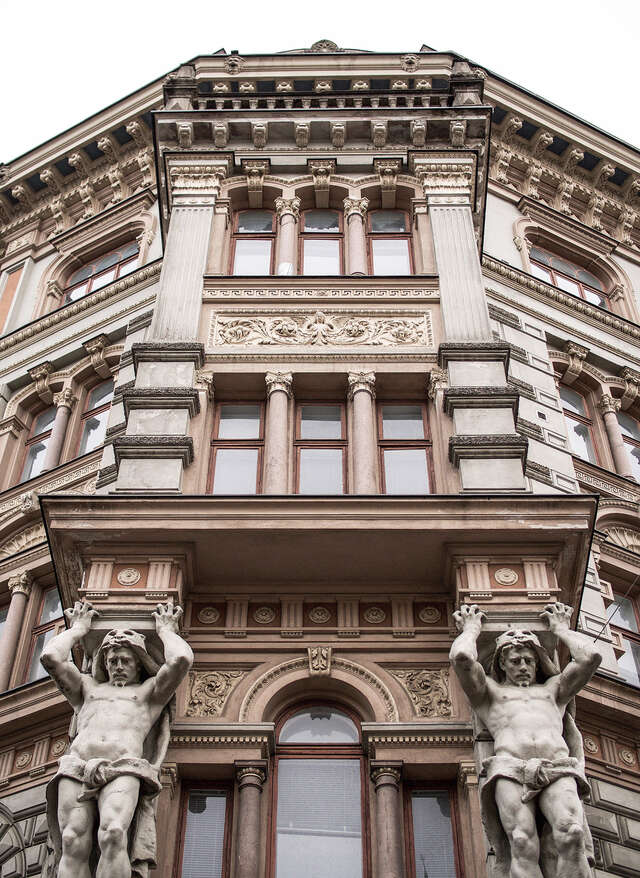 Very ornate corner wall.