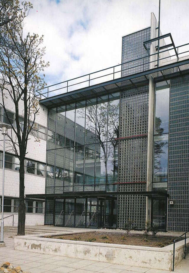 Entrance courtyard on Kauppakatu.