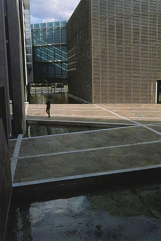 Water pool in the courtyard, a symbolical link between five Nordic countries