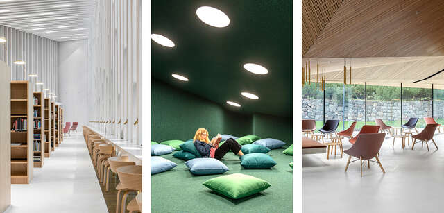 Kolme pystykuvaa: Vas. korkea vaalea tila jossa puisia kirjahyllyjä ja ikkunaseinän edessä lukutaso ja tuoleja. Kesk. vihreällä kankaalla päällystetty matala tila, lattialla tyynyjä ja nainen lukemassa. Oik. matala tila, jossa vaalea lattia ja puupintainen katto, nojatuoleja, taustalla lasiseinän takana kiviaita.